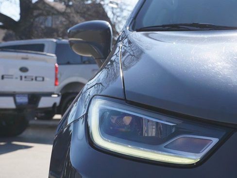 Used 2021 Chrysler Pacifica Touring-L image 9