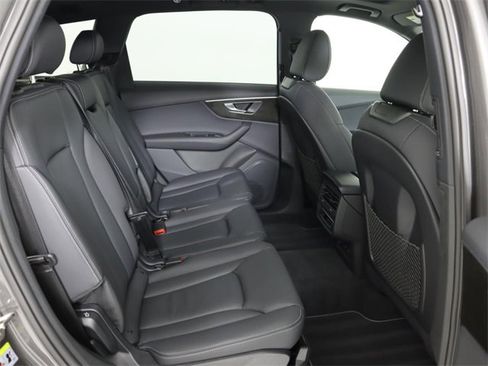 Certified 2025 Audi Q7 3.0T Premium image 14