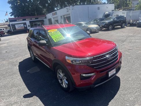 Used 2020 Ford Explorer XLT w/ Equipment Group 202A AWD/4WD image 32