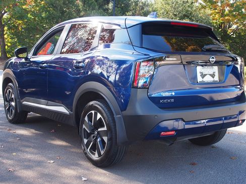 Used 2025 Nissan Kicks SV image 5