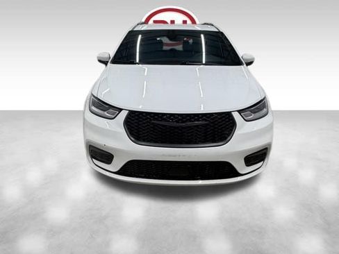 Used 2023 Chrysler Pacifica Touring-L w/ S Appearance Package FWD image 6