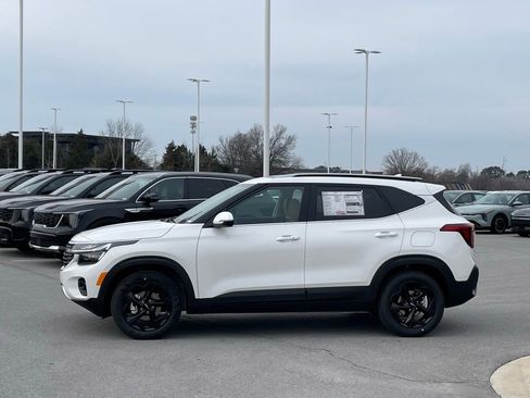 New 2026 Kia Seltos EX image 4