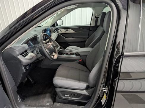 Used 2025 Ford Explorer Active AWD/4WD image 15