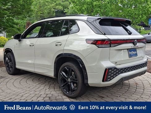 Certified 2025 Volkswagen Tiguan SE R-Line AWD/4WD image 4
