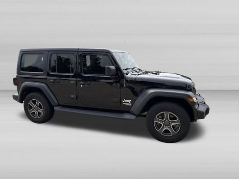 Used 2019 Jeep Wrangler Unlimited Sport S AWD/4WD image 3