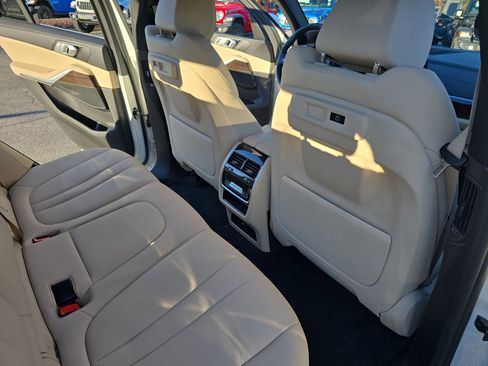 Used 2020 BMW X5 xDrive40i w/ Premium Package image 11