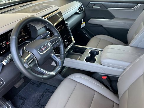 Used 2026 GMC Acadia Elevation w/ Elevation Premium Package FWD image 10
