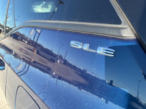 Used 2023 GMC Terrain SLE w/ Driver Convenience Package image 15