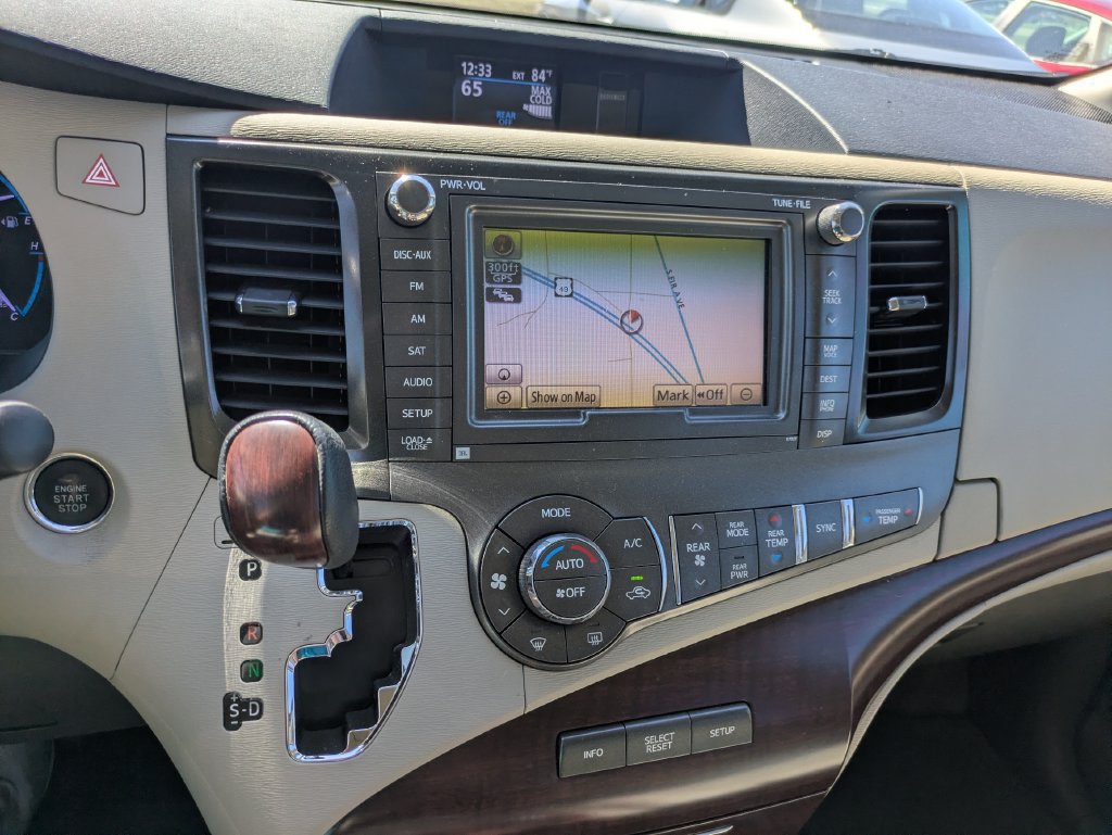 Used 2012 Toyota Sienna Limited w/ Premium Pkg FWD image 12