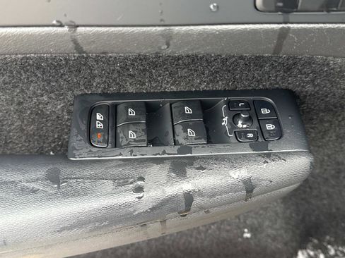 Certified 2024 Volvo C40 P8 Recharge Ultimate w/ Protection Package Premier image 17