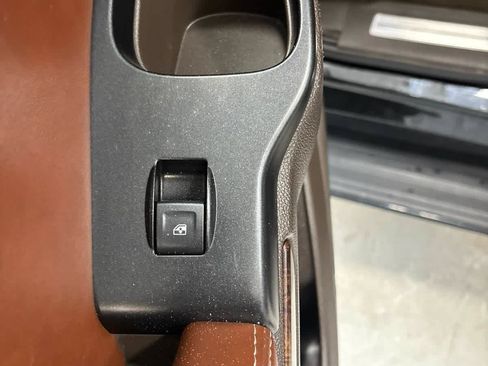 Used 2018 Chevrolet Tahoe Premier AWD/4WD image 29