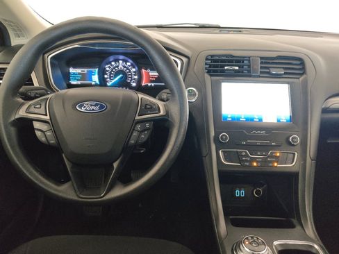 Used 2020 Ford Fusion SE FWD image 22