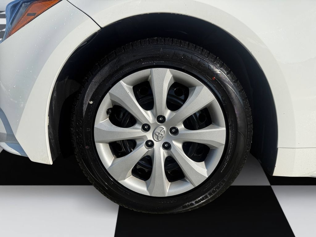 Used 2024 Toyota Corolla LE FWD image 14