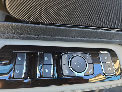 New 2026 Lincoln Aviator AWD w/ Jet Appearance Package image 28