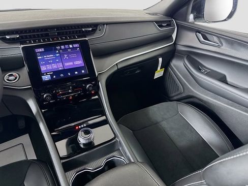 New 2025 Jeep Grand Cherokee Altitude AWD/4WD image 21