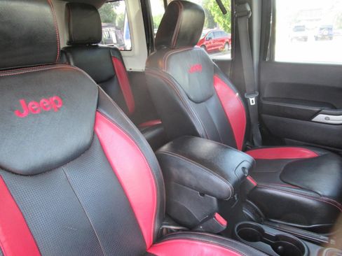 Used 2016 Jeep Wrangler Unlimited Rubicon AWD/4WD image 9