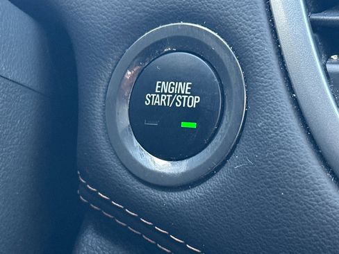 Used 2022 Chevrolet Trax LT w/ LT Convenience Package image 34