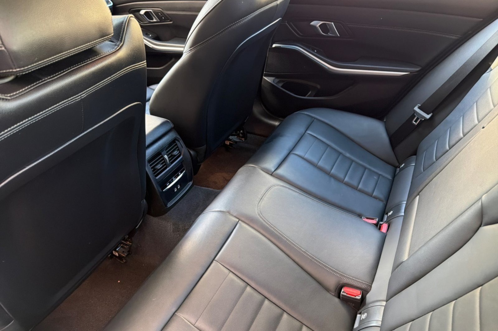 Used 2024 BMW 330e w/ Premium Package RWD image 11