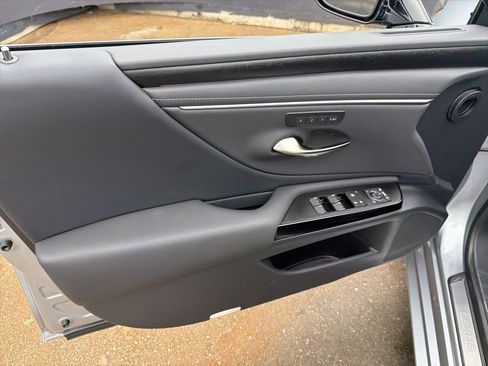 New 2025 Lexus ES 350 w/ Premium Package image 9