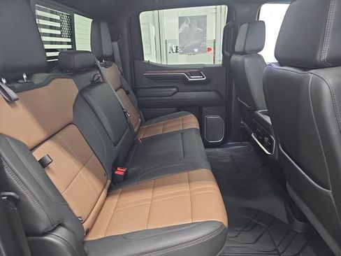 Used 2024 Chevrolet Silverado 1500 High Country w/ Technology Package AWD/4WD image 32