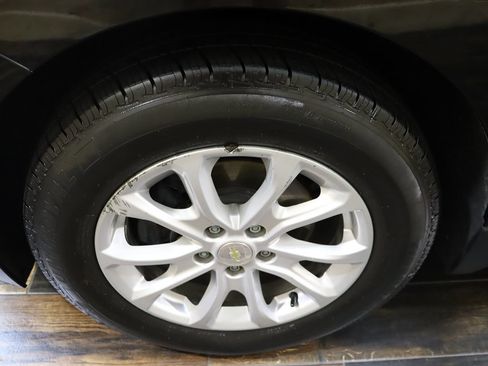 Used 2020 Chevrolet Equinox LT FWD image 28