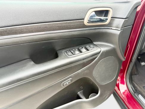Used 2017 Jeep Grand Cherokee Limited image 8