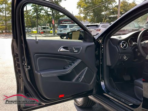 Used 2019 Mercedes-Benz GLA 250 4MATIC image 25