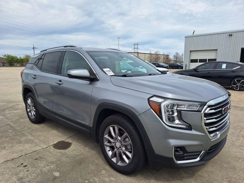 Used 2023 GMC Terrain SLT image 3