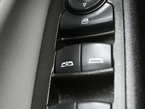 Used 2023 Chevrolet Equinox LT FWD image 31