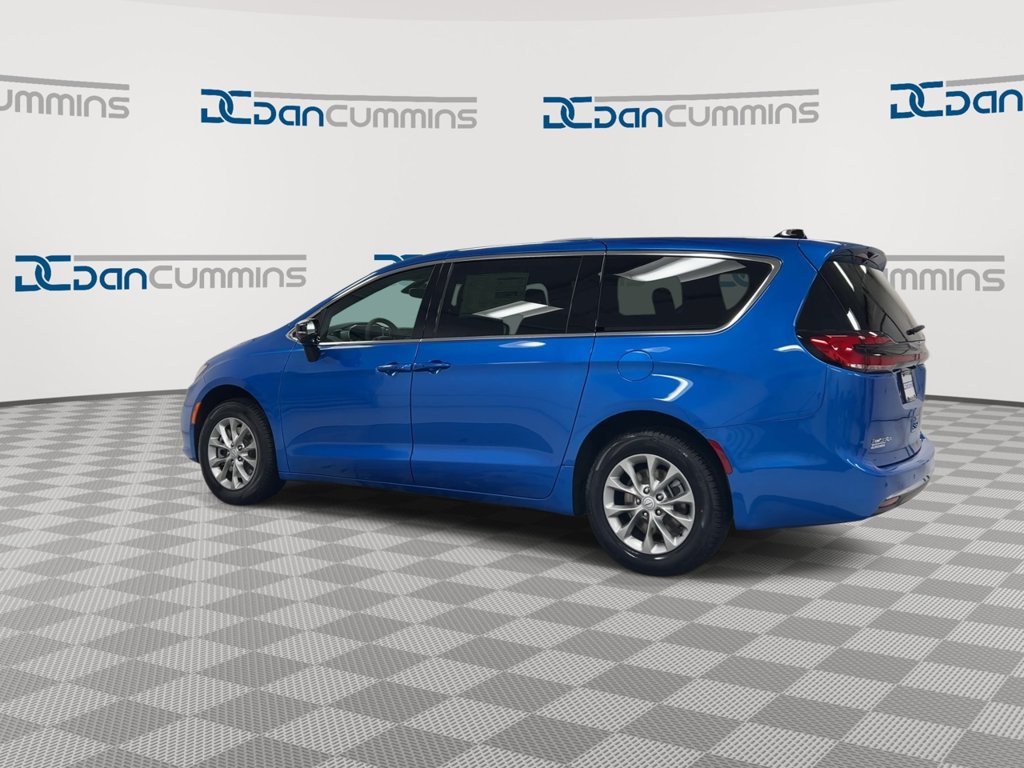 New 2026 Chrysler Pacifica Select AWD/4WD image 6