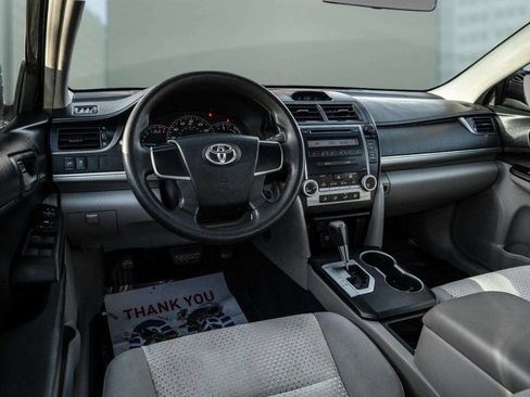 Used 2012 Toyota Camry L image 4