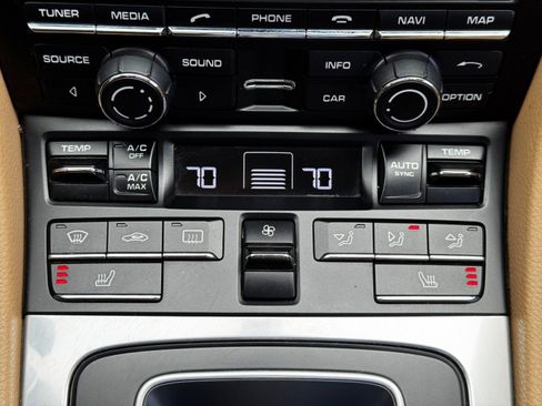 Used 2015 Porsche 911 Carrera 4 image 31