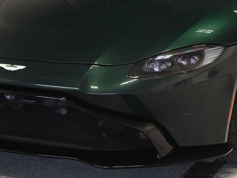 Used 2021 Aston Martin V8 Vantage Roadster RWD image 9