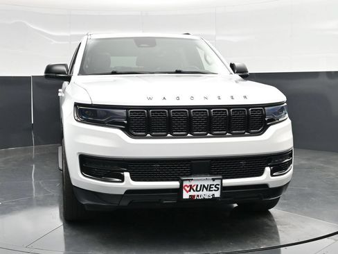 Used 2024 Jeep Wagoneer Series II AWD/4WD image 4