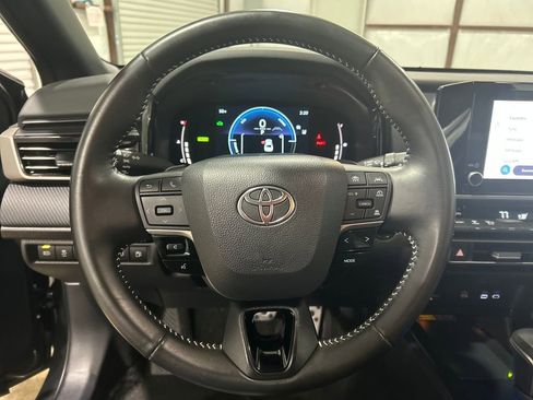 Used 2025 Toyota Camry SE image 10