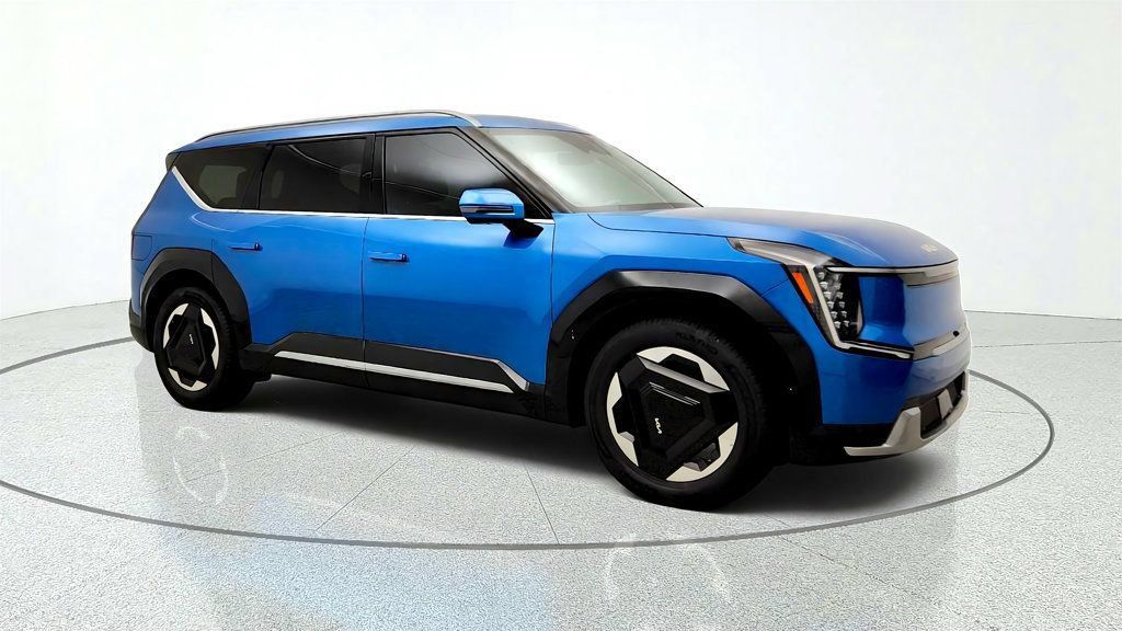 Used 2024 Kia EV9 Land AWD/4WD image 3