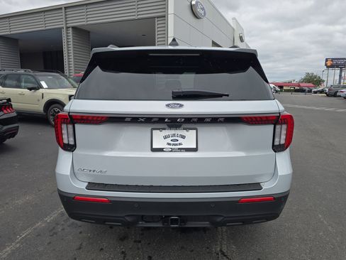 New 2026 Ford Explorer Active RWD image 4