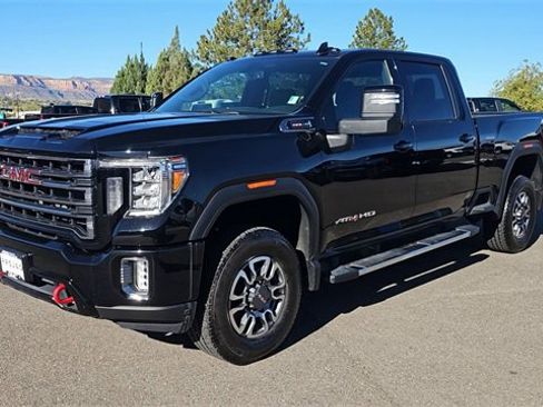 Used 2022 GMC Sierra 2500 AT4 w/ Snow Plow Prep/Camper Package image 8
