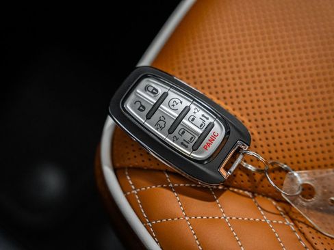 New 2026 Chrysler Pacifica Pinnacle w/ Trailer Tow Group image 46