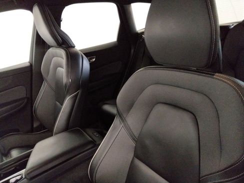 Used 2022 Volvo XC60 T8 R-Design w/ Advanced Package image 33