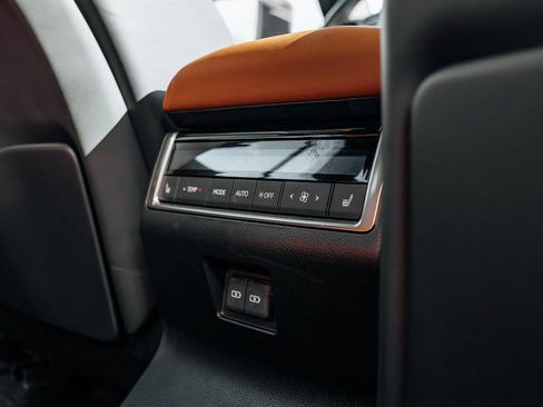 Used 2024 Lexus GX 550 w/ Cold Area Package AWD/4WD image 53
