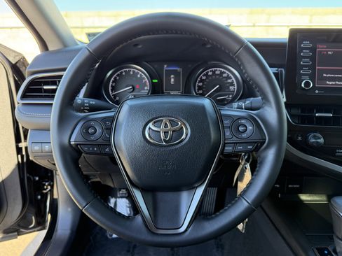 Used 2024 Toyota Camry SE image 19
