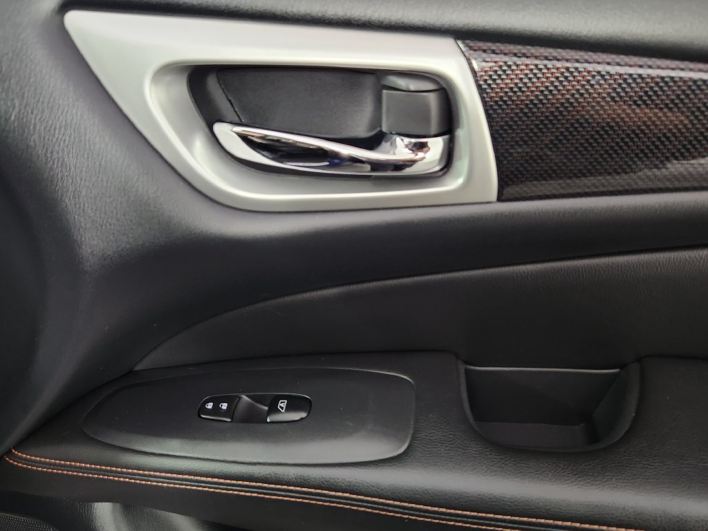 Used 2019 Nissan Pathfinder SL w/ Rock Creek Edition FWD image 14