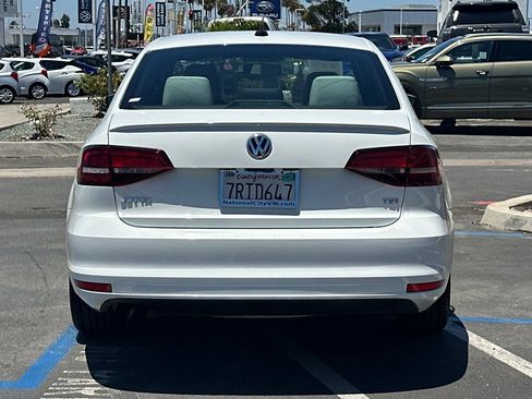 Used 2016 Volkswagen Jetta Sport w/ Lighting Package FWD image 5