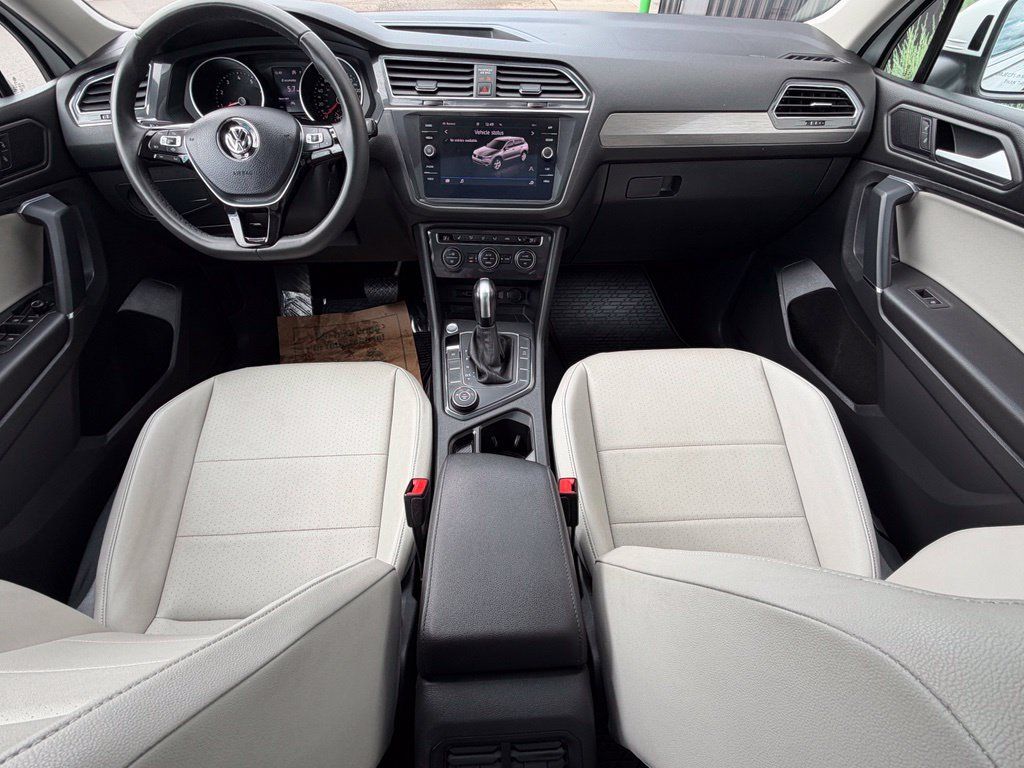 Used 2020 Volkswagen Tiguan SE w/ Panoramic Sunroof Package AWD/4WD image 12