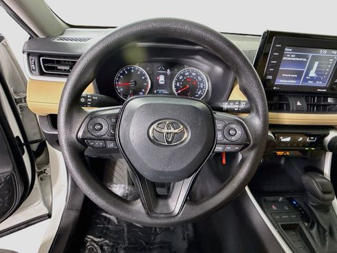 Used 2021 Toyota RAV4 LE FWD image 13