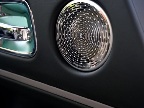 Used 2021 Rolls-Royce Dawn RWD image 33