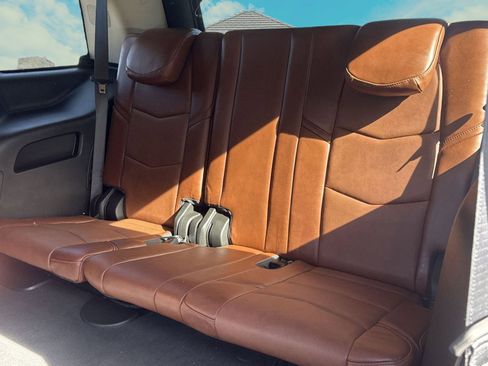 Used 2019 Cadillac Escalade Luxury image 18