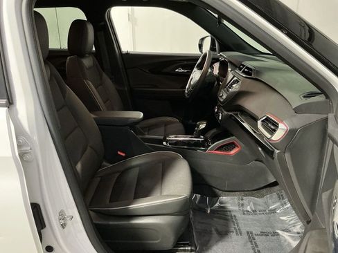 Used 2023 Chevrolet TrailBlazer RS image 33