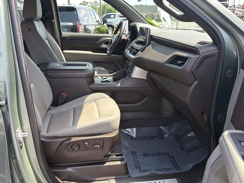 Used 2024 Chevrolet Suburban LT RWD image 14